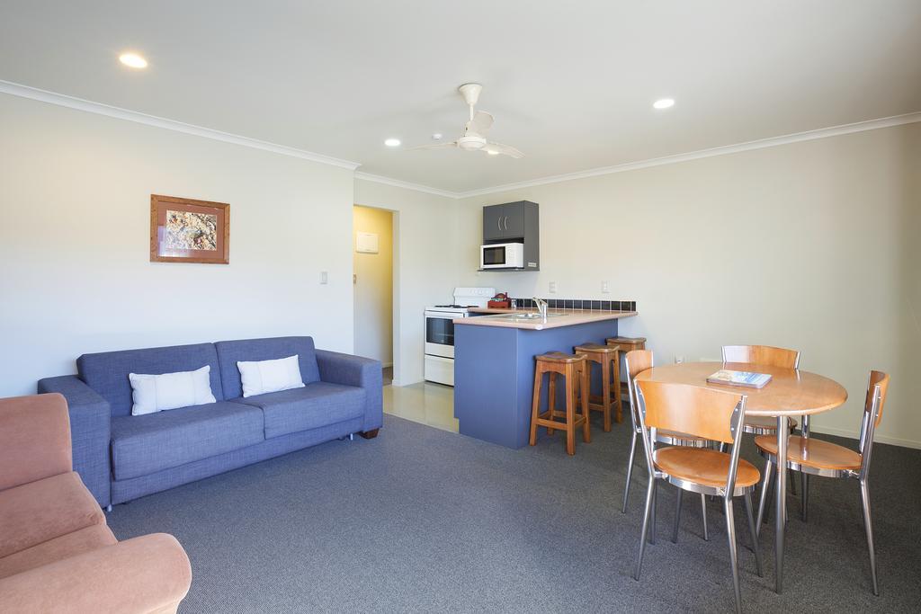 Beach House Motel Papamoa Room photo