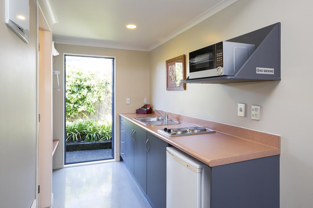 Beach House Motel Papamoa Room photo