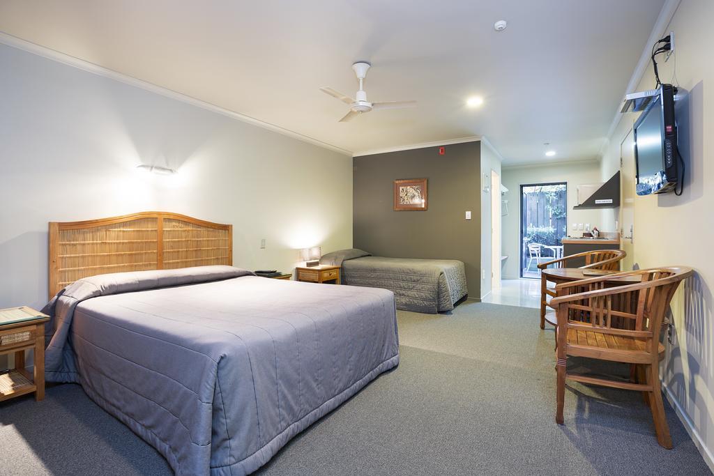 Beach House Motel Papamoa Room photo